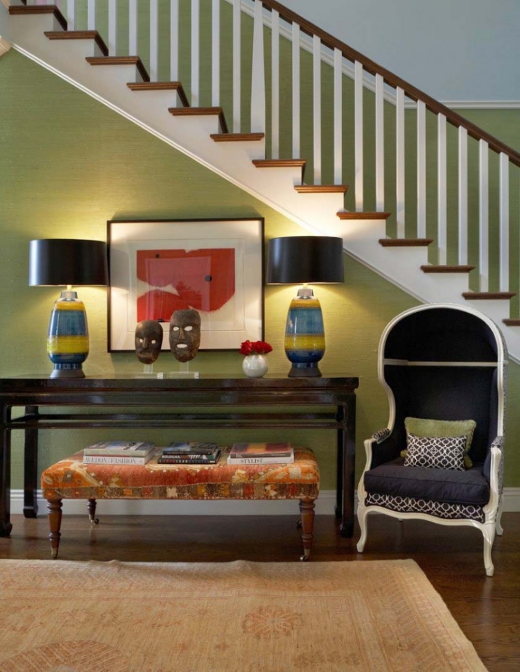 rénovation-escalier-droit-décoration-peinture-vert-olive-console-lampes