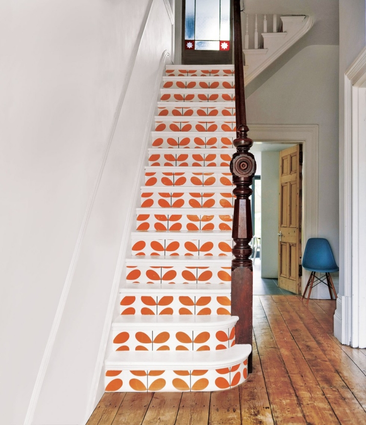 rénovation-escalier-décoration-contremarches-motifs-floraux-vintage-orange