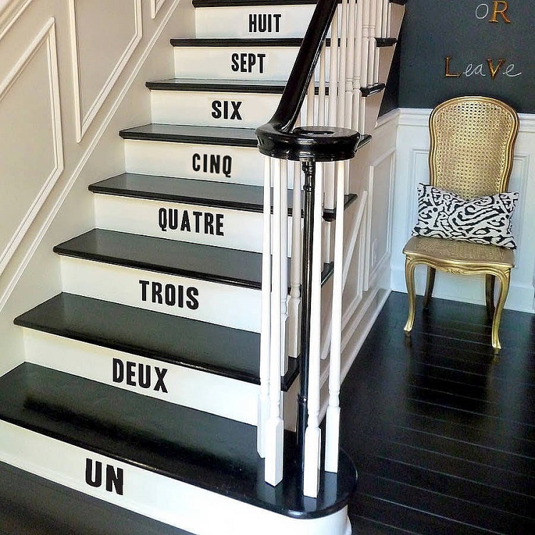 rénovation-escalier-idées-décoration-noir-blanc-stickers-chiffres