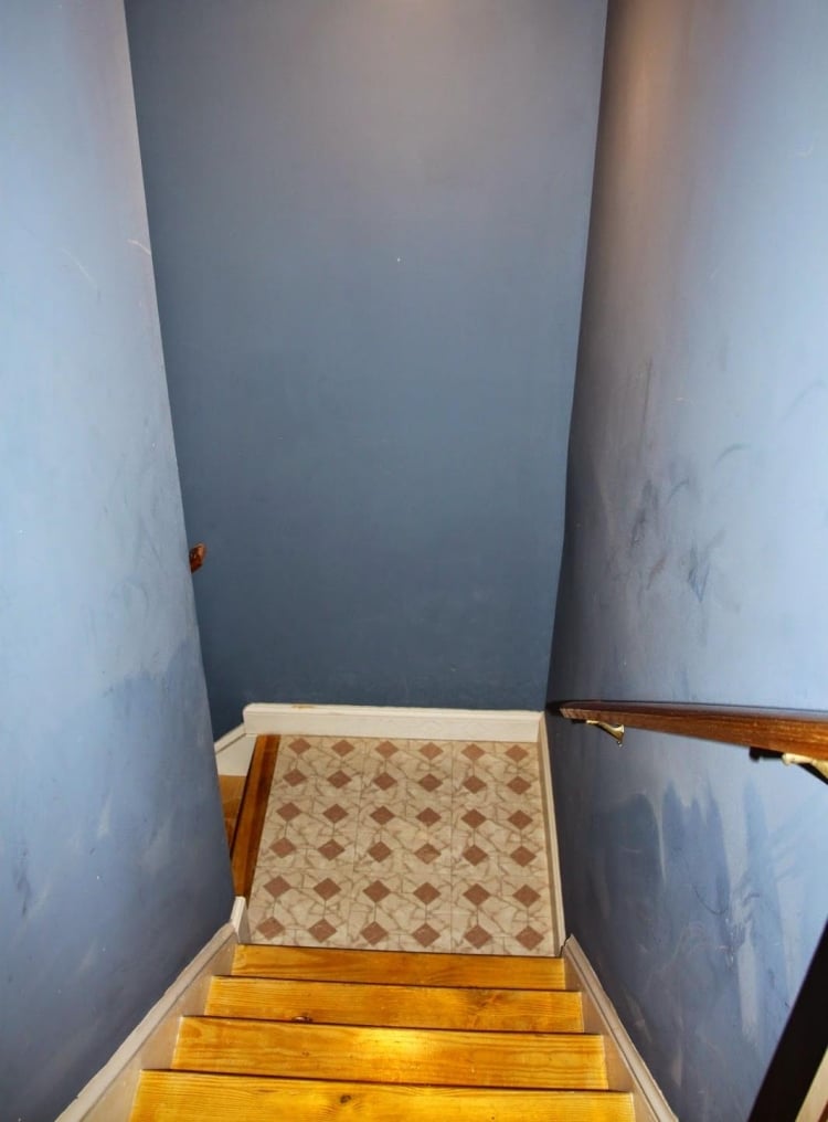rénovation-escalier-étapes-photo-avant-escalier-tournant-étroit