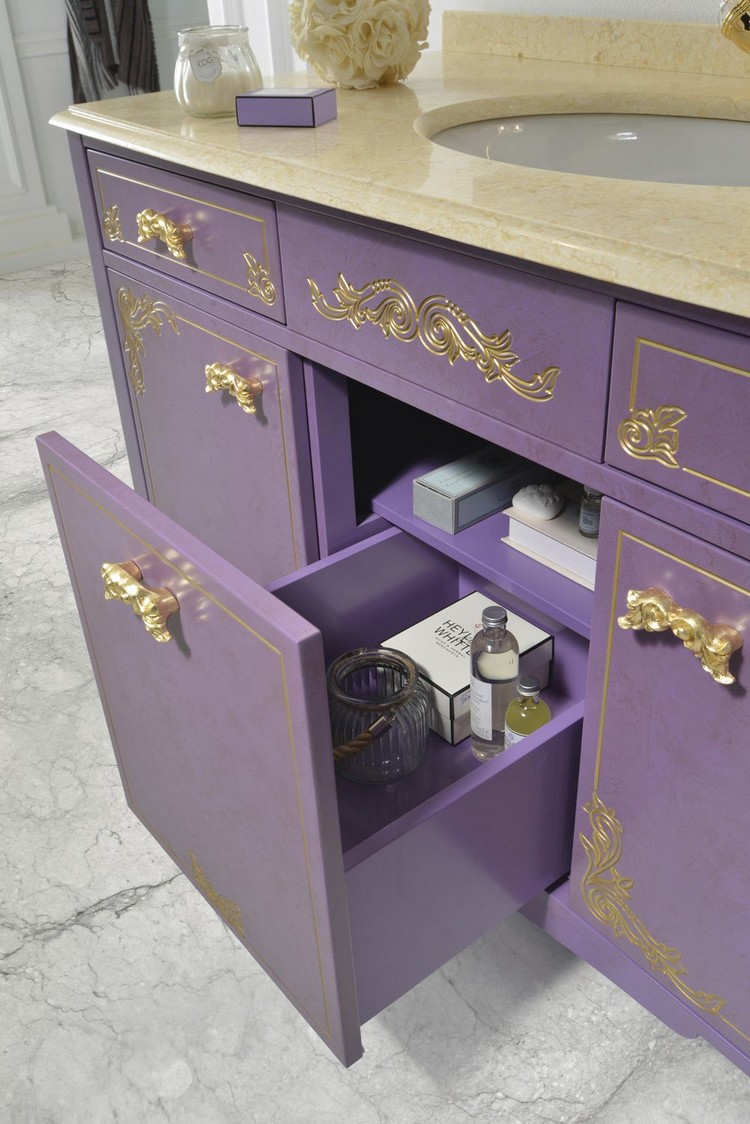 salle-bain-baroque-commode laquée-violet-poignée-dorées