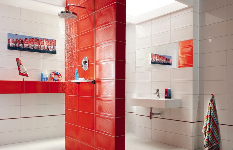 salle-bain-coloree-carrelage-rouge-blanc salle de bain colorée