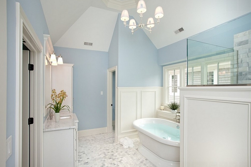 salle-bain-coloree-peinture-murale-bleu-pastel-mosaique-hexagonale-blanc-gris salle de bain colorée