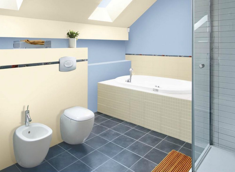 salle-bain-coloree-peinture-murale-jaune-pastel-bleu-pastel salle de bain colorée