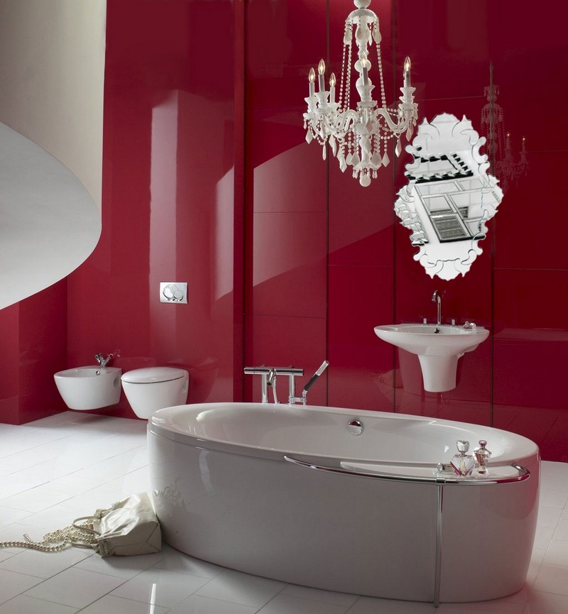 salle-bain-coloree-peinture-murale-rouge-sanitaire-blanc salle de bain colorée