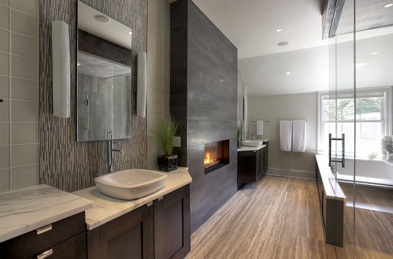 salle-bain-moderne-cheminee-revetement-sol-bois-plan-vasque-marbre