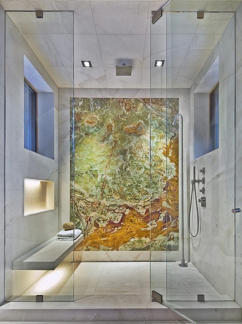 salle-bain-moderne-deco-murale-onyx-parois-verre