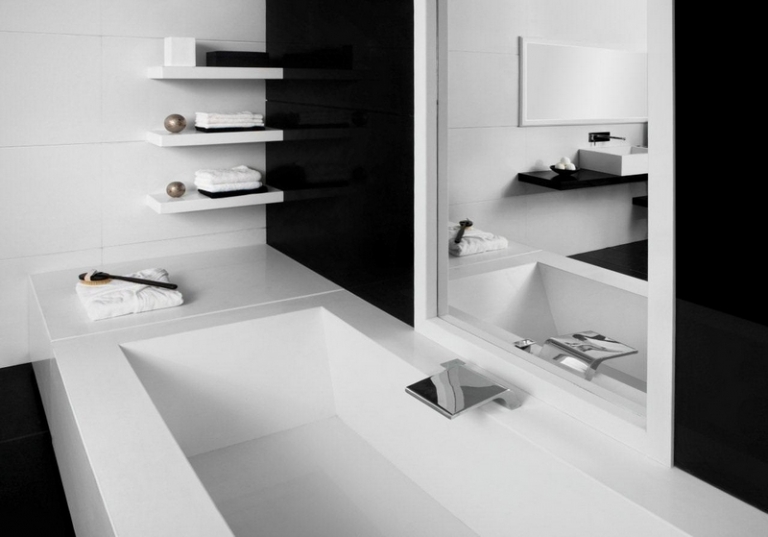 salle-bain-noir-blanc-baignoire-design-rectangulaire-robinet-cascade