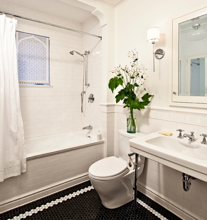 salle-bain-rétro-wc-sol-mosaique-octogonale-noire-blanche