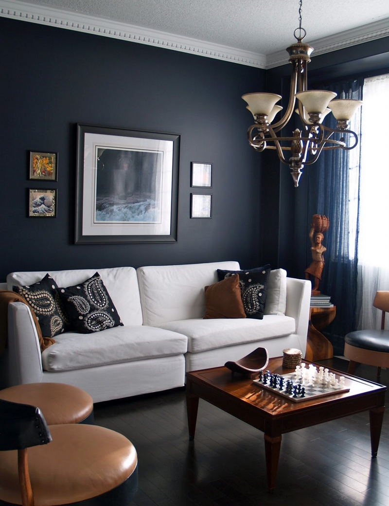 salon blanc noir peinture murale bleu nuit meubles bois cuir marron