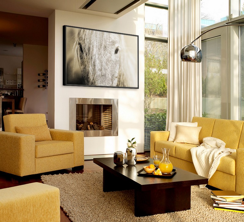 salon-marron-beige-table-épicéa-meubles-jaune-clair-tableau-design