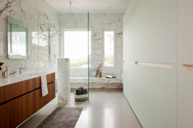 sol béton ciré murs marbre-blanc-salle-bains-design