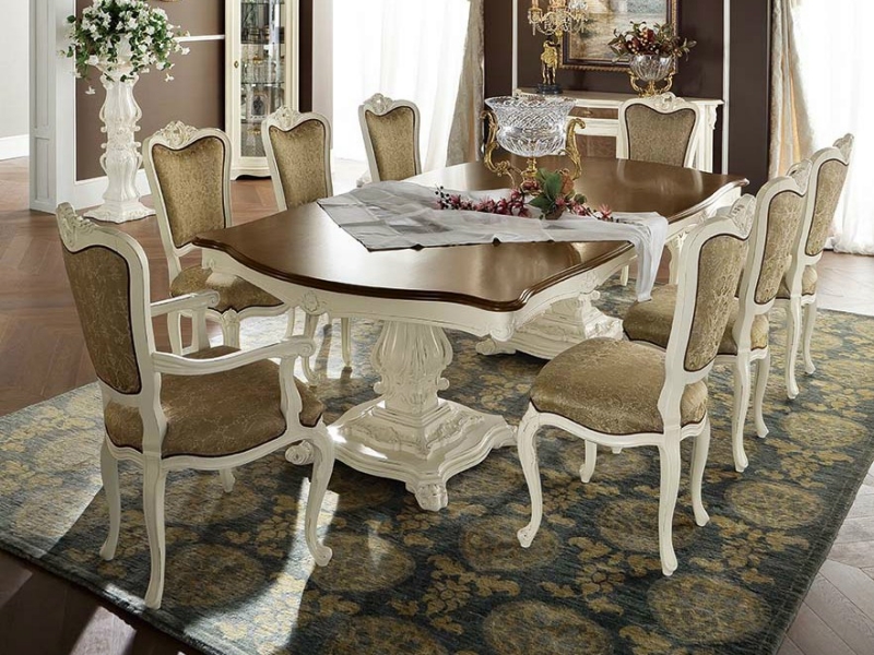 style-Louis-XV-table-manger-bois-cérusé-chaises-tapissées-soie-assorties