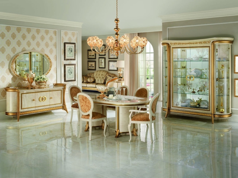 style-Louis-XV-table-manger-laqué-crème-ornements-dorés-mobilier-assorti