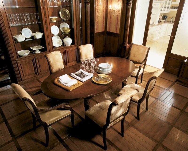 style-Louis-XV-table-manger-ovale-chêne-massif-chaises-tapissées-beige