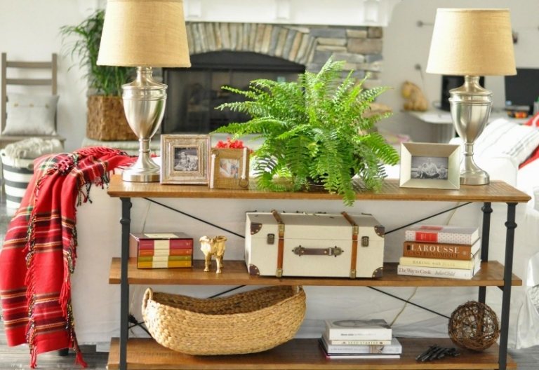 table-console-bois-métal-noir-décorée-pot-fougère-lampes-poser