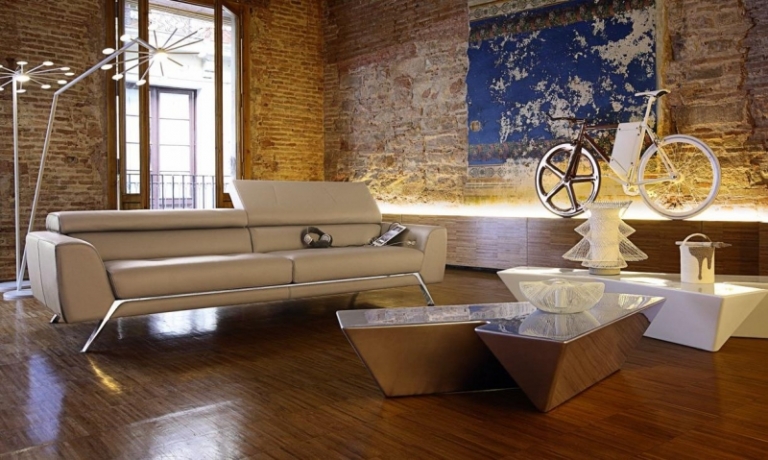 table-salon-design-blanc-laqué-métal-forme-pyramidale