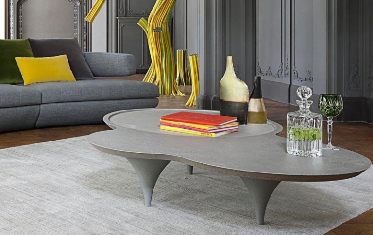 table-salon-design-trépied-béton-coulé-ciré-tripode