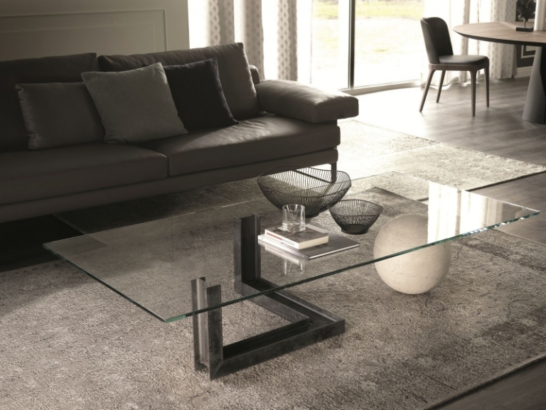 table-salon-design-verre-pieds-métal-béton-sphère