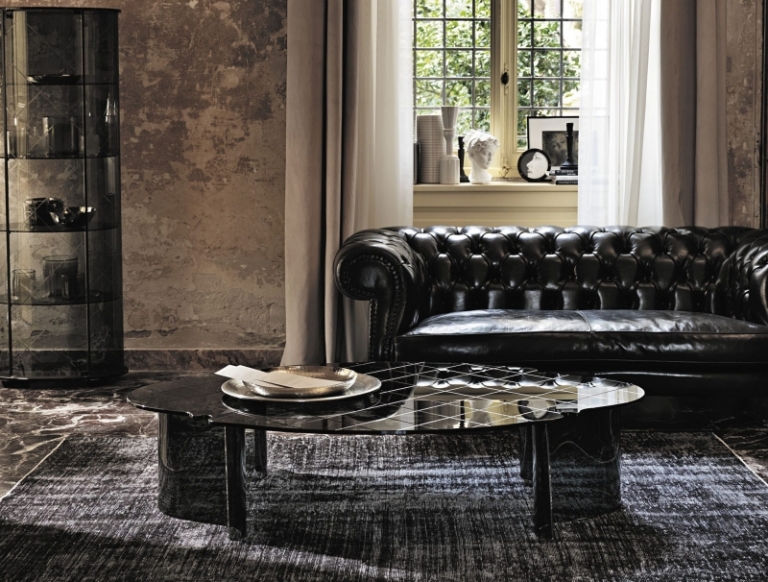 table-salon-design-verre-teinté-noir-canapé-Chesterfield-tapis