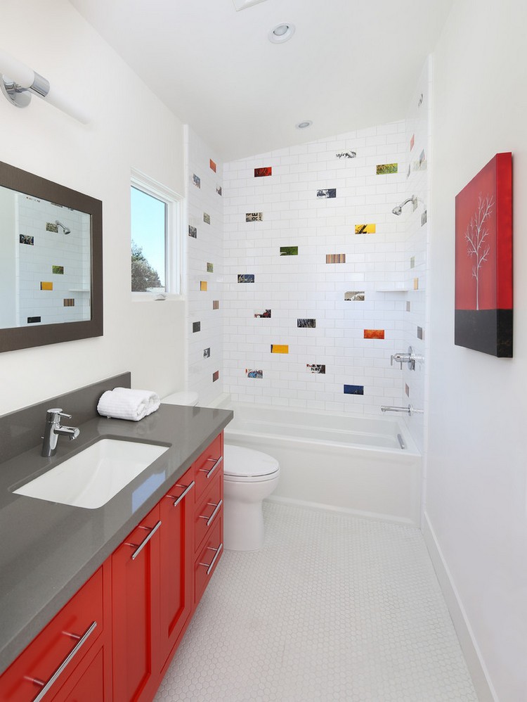 tableau-salle-bain-rouge-noir-arbre-assorti-meuble-lavabo
