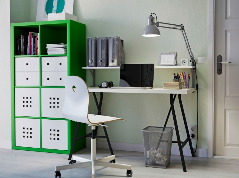 étagères-Ikea-Kallax-colorées-vert-casiers-blancs