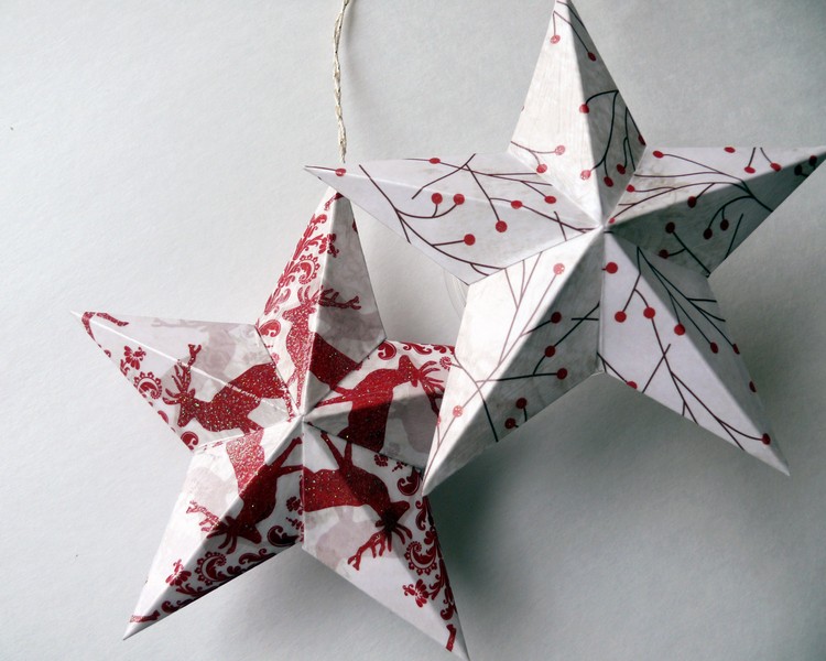 étoile-Noël-papier-plié-3D-colorée-blanc-motifs-rouges