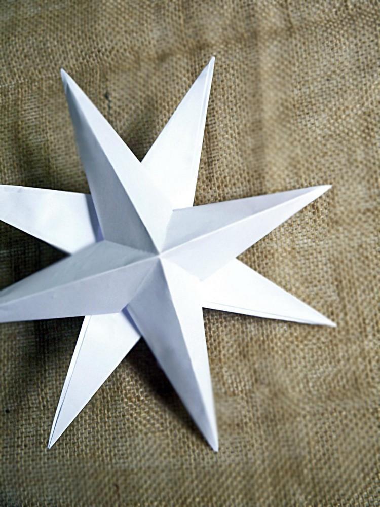 étoile-Noël-papier-plié-3D-création-artisanale-feuille-blanche