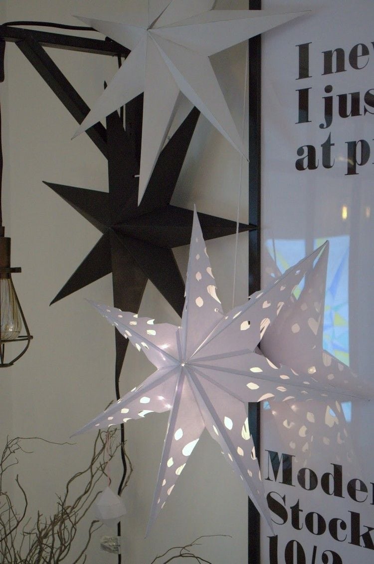 étoile-Noël-papier-plié-3D-noir-blanc-braches-ajourées