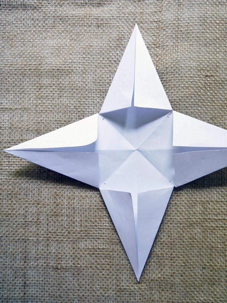 étoile-Noël-papier-plié-réalisée-3D-vue-arrière