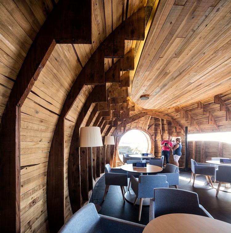 architecture organique parement intérieur bois massif meubles