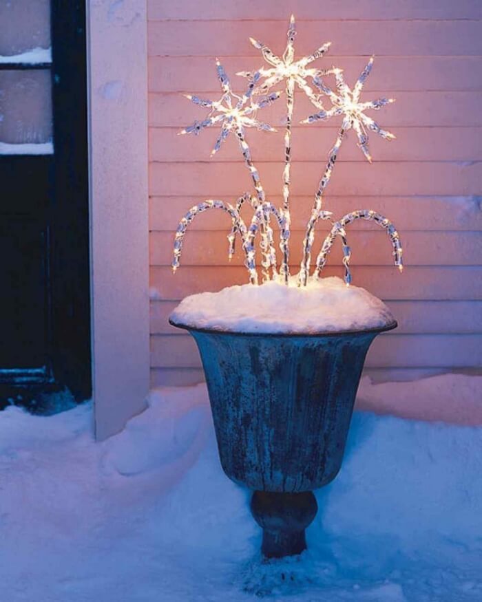 bricolage-hiver-Avent-decoration-fleurs-fil-metallique-guirlandes-lumineuses