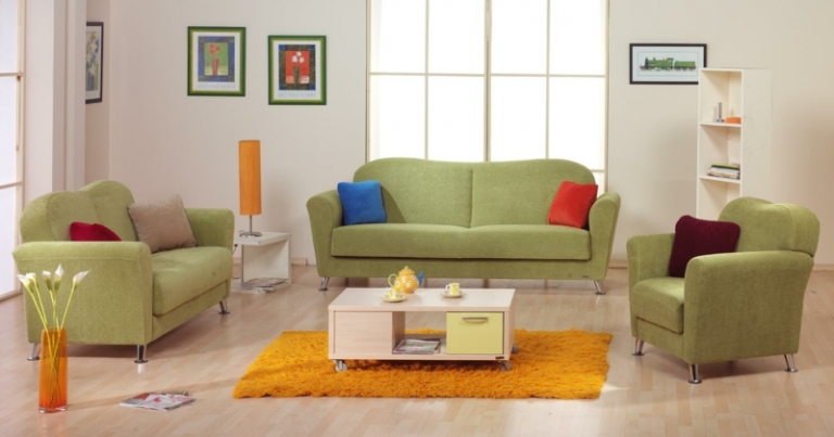 canapé-vert-olive 2 places fauteuils assortis tapis orange