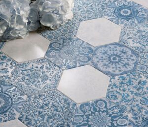 carrelage-hexagonal-carreaux-ciment-exotiques-bleu-blanc