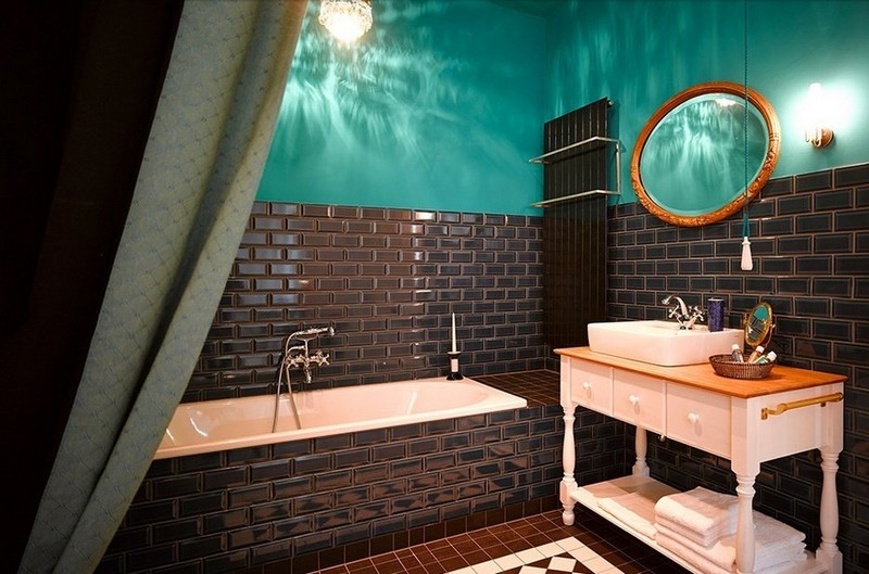 carrelage-metro-noir-salle-bains-peinture-turquoise-meuble-vasque-blanc carrelage métro noir