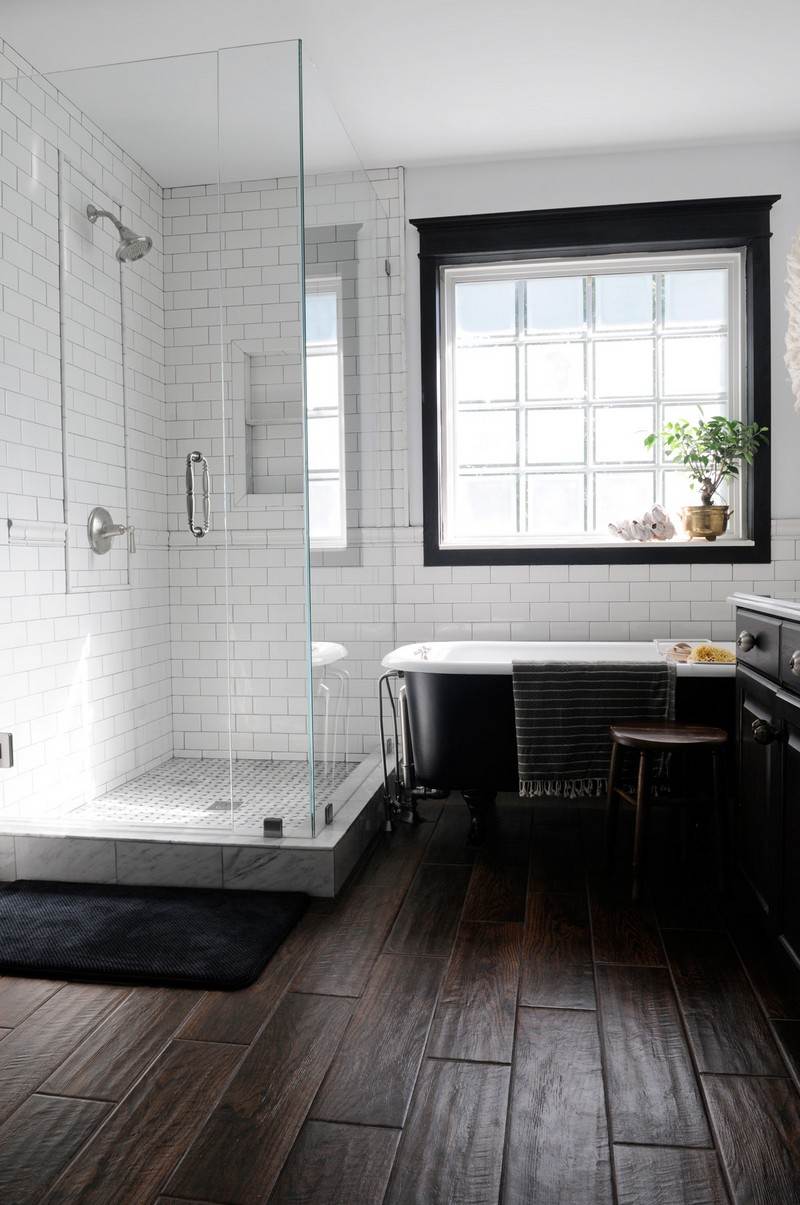 carrelage-salle-bain-noir-blanc-carrelage-metro-blanc-cabine-douche-carrelage-aspect-bois