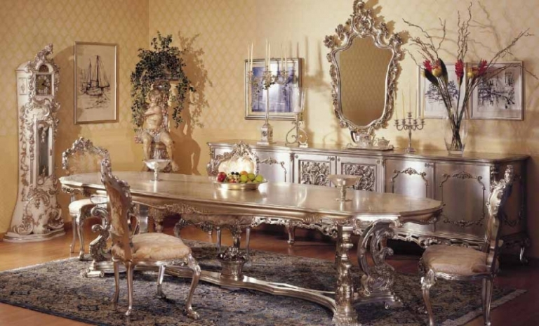 chaise-baroque-bois-argenté-tapissée-beige-paste-meubles-assortis