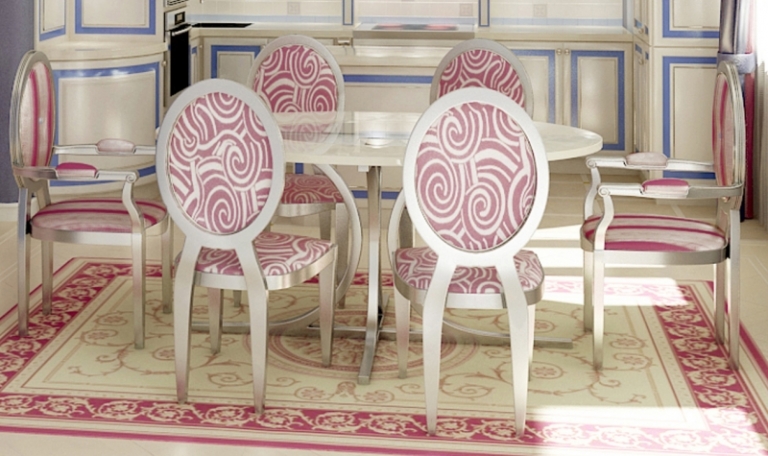 chaise-baroque-bois-argenté-tapissée-rose-motifs-blancs
