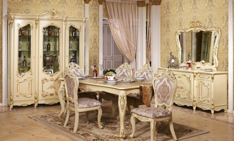 chaise-baroque-bois-blanc-tapissée-rose-pastel-motifs-fleurs