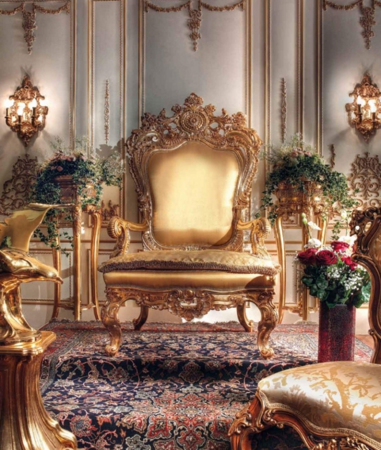 chaise-baroque-bois-doré-tapissée-cuir-doré