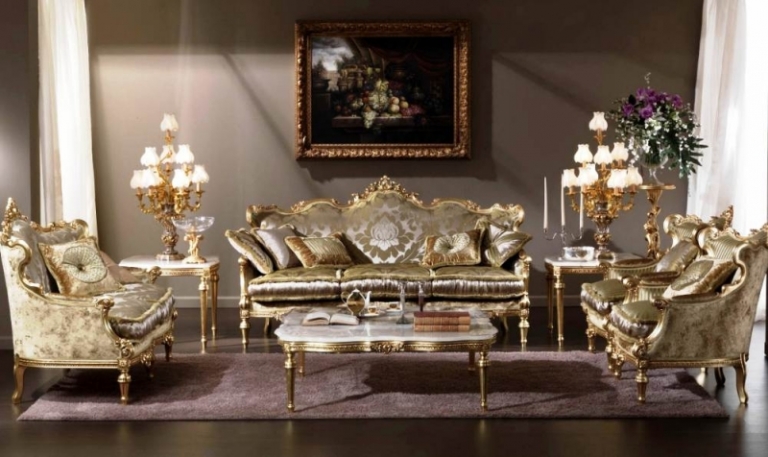 chaise-baroque-bois-doré-tapissée-satin-doré-mobilier-assorti