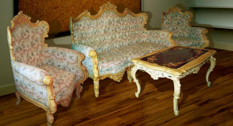 chaise baroque bois-doré-tapissée-tissu-blanc-motifs-colorés