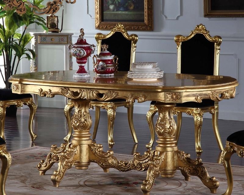 chaise-baroque-bois-doré-tapissée-tissu-noir-table-manger-assortie