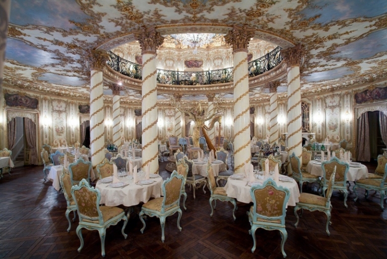 chaise-baroque-bois-repeint-bleu-clair-tapisserie-satin-doré