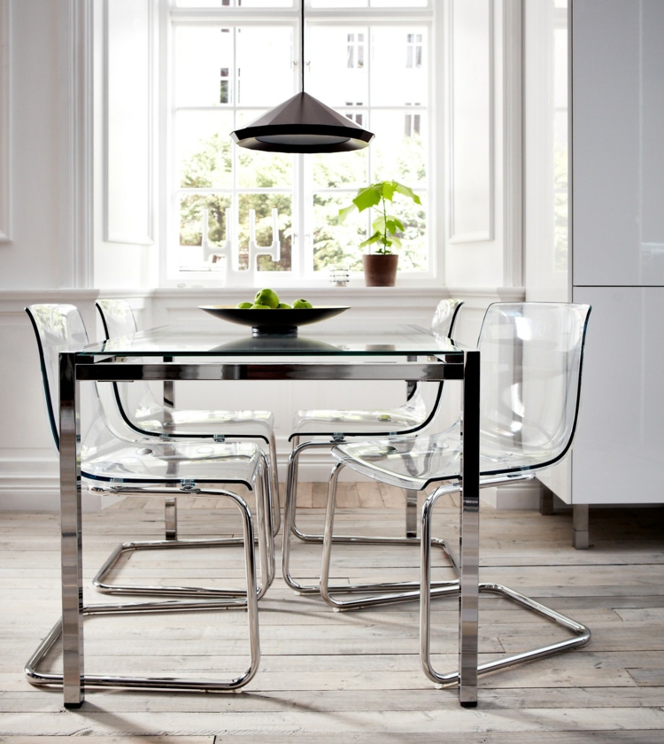 chaise-design-transparente-Ikea-pied-traîneau-métallique