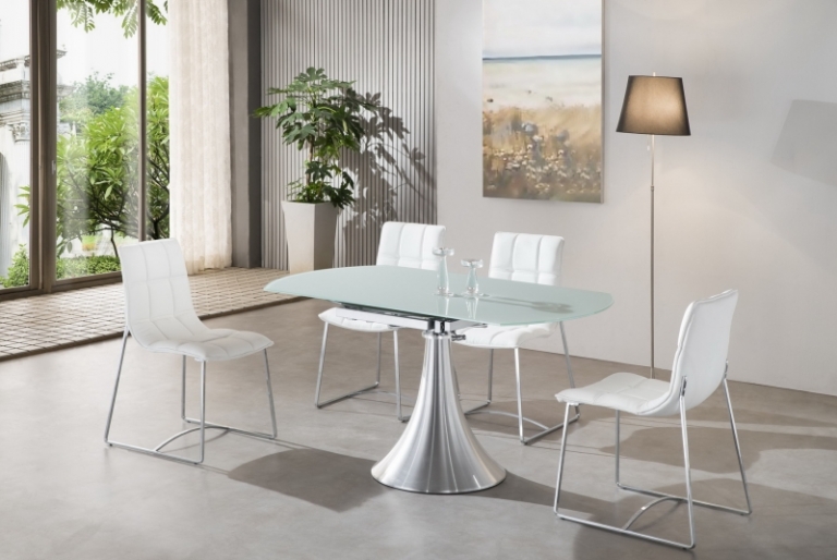 chaises-salle-manger-métalliques-tapissées-cuir-blanc