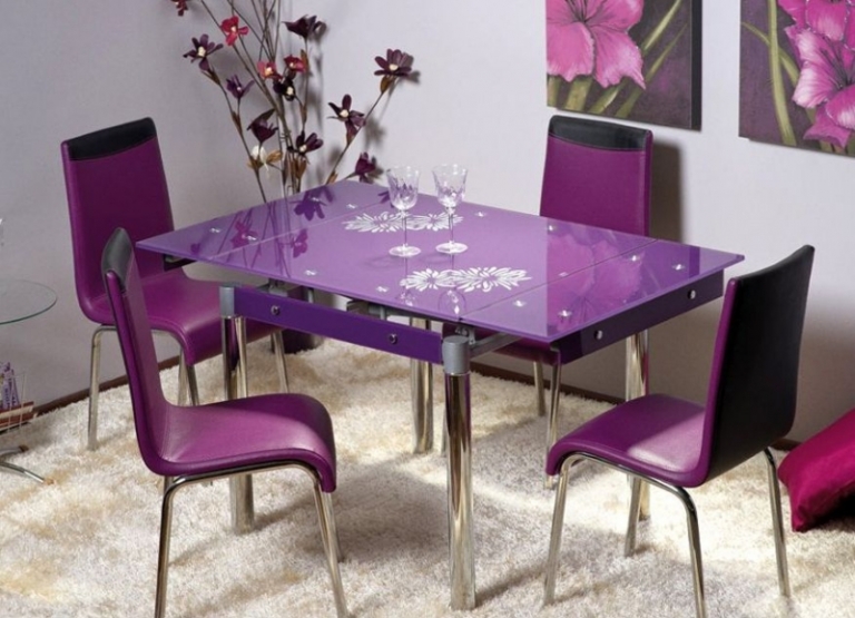 chaises-salle-manger-métalliques-tapissées-cuir-violet