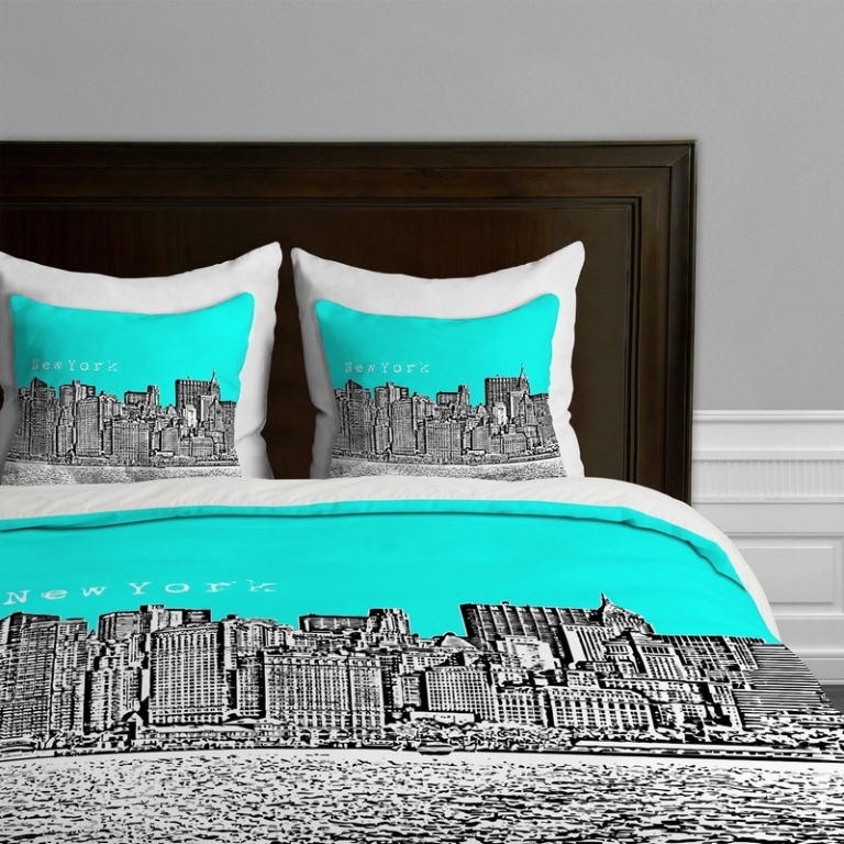 chambre-style-New-York-literie-turquoise-noir-blanc-skyline