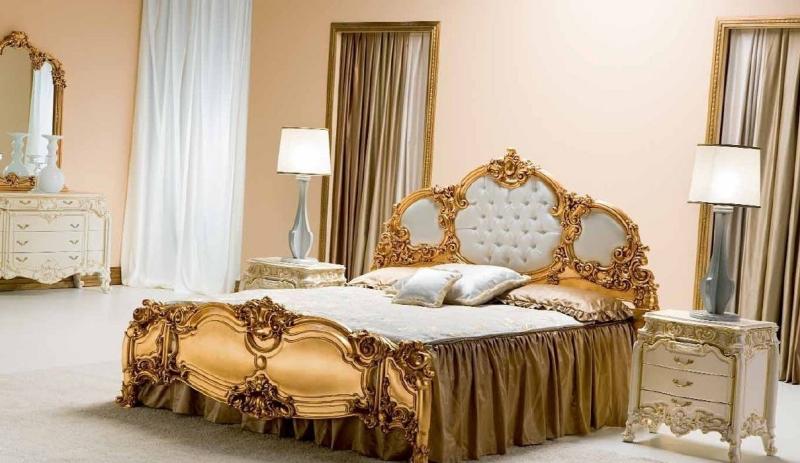 chambre-style-baroque-beige-lit-bois-doré-feuille