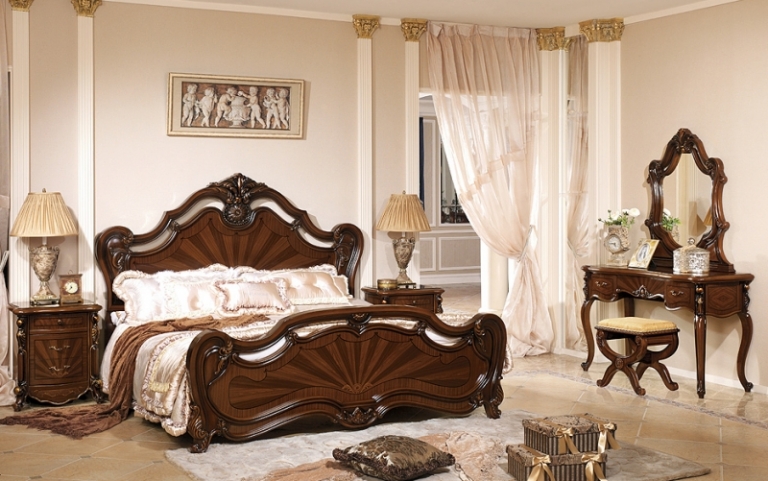 chambre-style-baroque-beige-mobilier-bois-larron-foncé